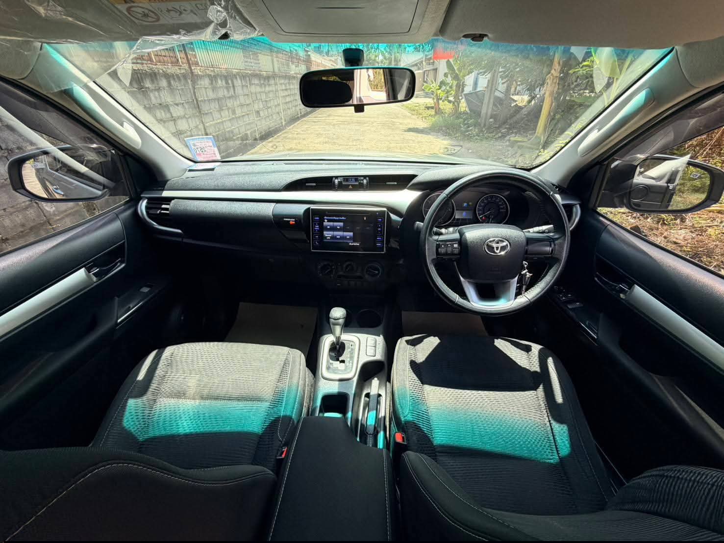 Car image 11